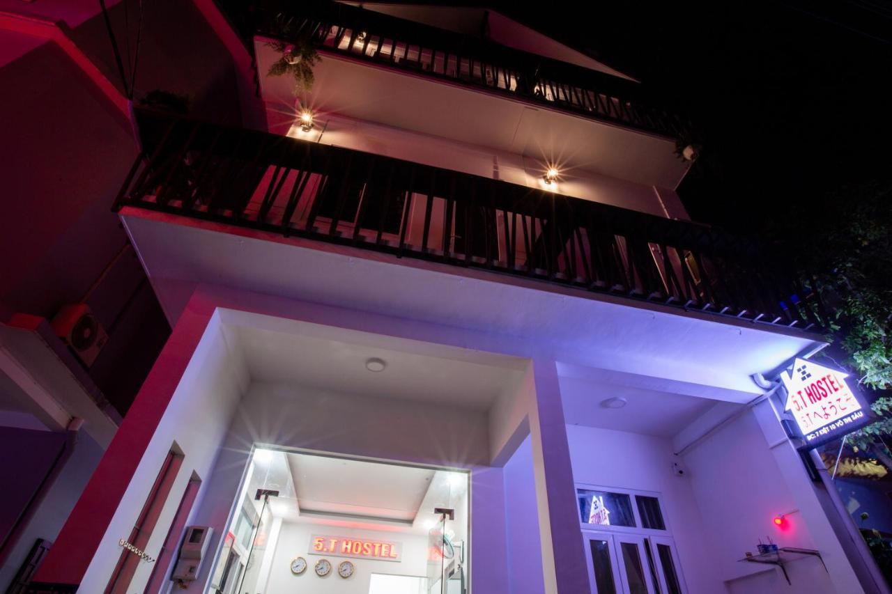 5.T Hostel Hue Bagian luar foto
